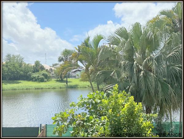 A VENDRE A KOUROU (GUYANE FRANCAISE) UNE BELLE MAISON T4 (R+1) de 105 m² - SUPERFICIE DU TERRAIN 312 m² AU PRIX DE 258 000 €.