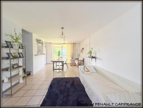 A VENDRE A KOUROU (GUYANE FRANCAISE) UNE BELLE MAISON T4 (R+1) de 105 m² - SUPERFICIE DU TERRAIN 312 m² AU PRIX DE 258 000 €.