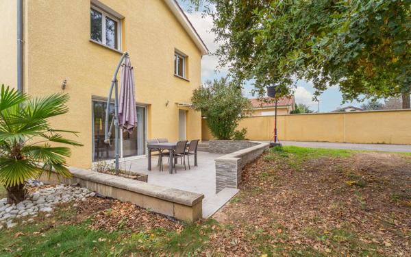 Maison à vendre    5 pièces • 104 m2 Saint-Didier-de-Formans