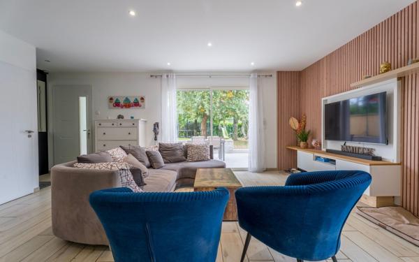 Maison à vendre    5 pièces • 104 m2 Saint-Didier-de-Formans