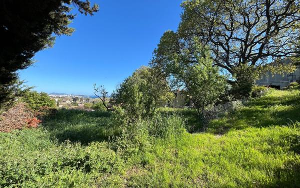 Terrain à vendre    Ollioules