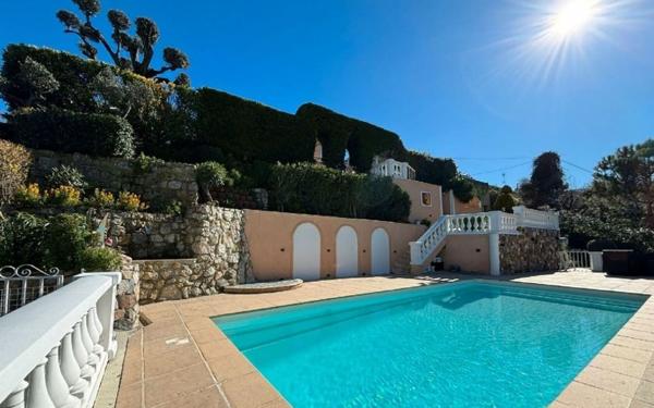 Maison à vendre    4 pièces • 129,31 m2 Falicon