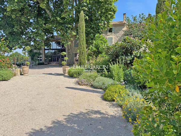 A vendre - authentique Mas provençal restauré sur 1 ha de parc paysager