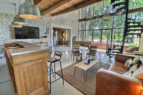 A vendre - authentique Mas provençal restauré sur 1 ha de parc paysager
