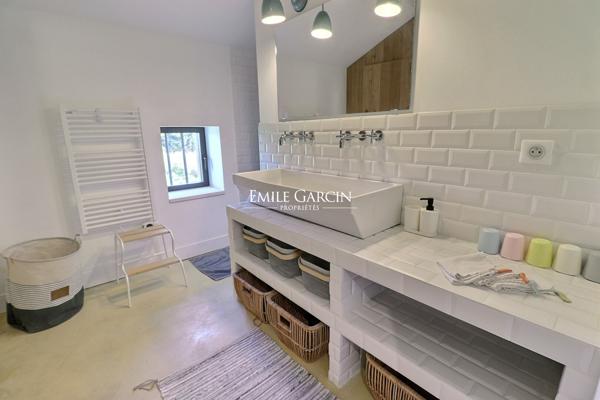 A vendre - authentique Mas provençal restauré sur 1 ha de parc paysager