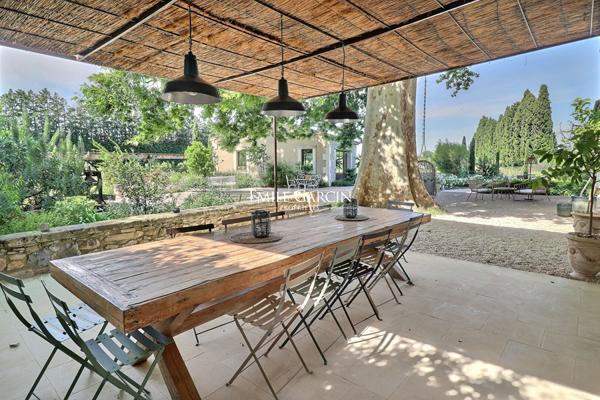 A vendre - authentique Mas provençal restauré sur 1 ha de parc paysager