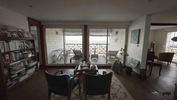 VILLA BALNÉAIRE FACE À L'OCÉAN.