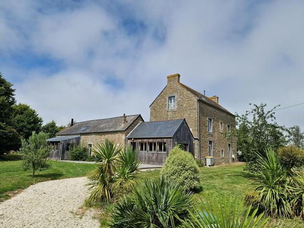 A LOUER  MAISON T6  SAINT MELOIR DES ONDES -  PROCHE SAINT MALO -  JARDIN ARBORE