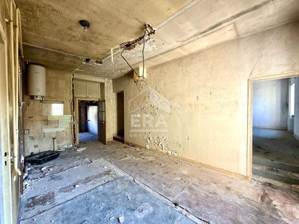 Egreville - Ancien local commercial 373 m² avec cour de 1146 m²