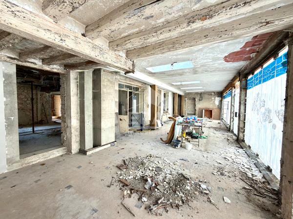 Egreville - Ancien local commercial 373 m² avec cour de 1146 m²