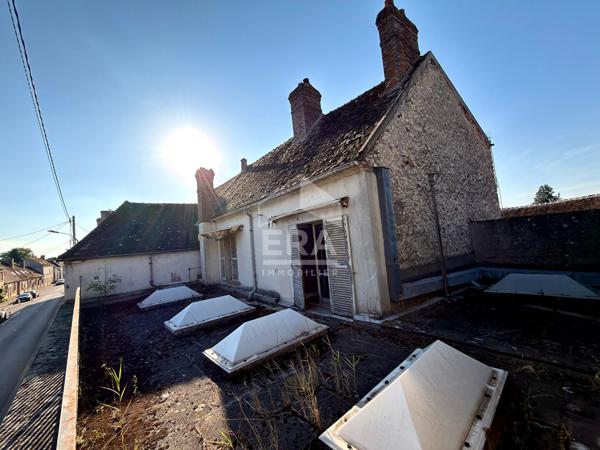 Egreville - Ancien local commercial 373 m² avec cour de 1146 m²
