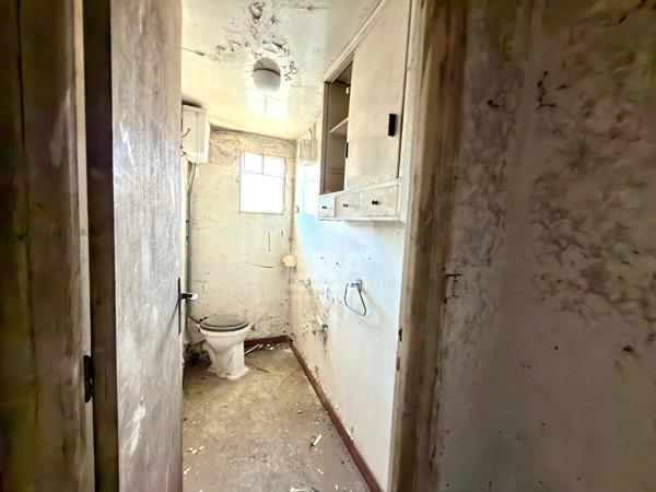 Egreville - Ancien local commercial 373 m² avec cour de 1146 m²