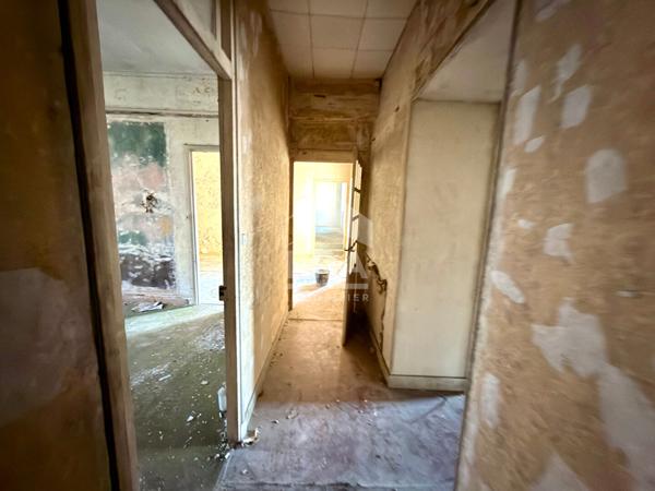 Egreville - Ancien local commercial 373 m² avec cour de 1146 m²
