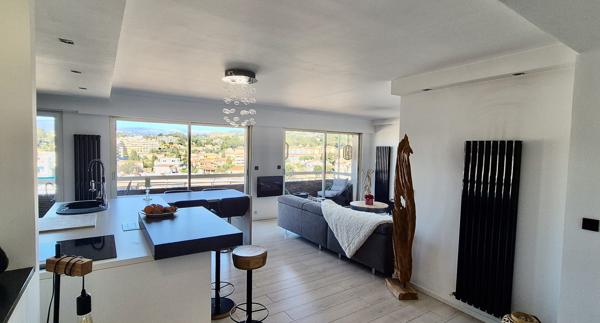 MAGNIFIQUE APPARTEMENT - DERNIER ETAGE - AVEC TERRASSE