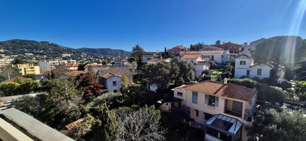 MAGNIFIQUE APPARTEMENT - DERNIER ETAGE - AVEC TERRASSE