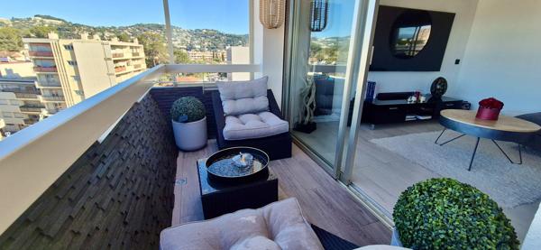 MAGNIFIQUE APPARTEMENT - DERNIER ETAGE - AVEC TERRASSE