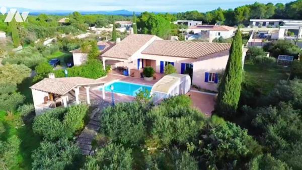 Villa avec piscine et garage