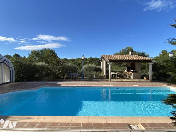 Villa avec piscine et garage