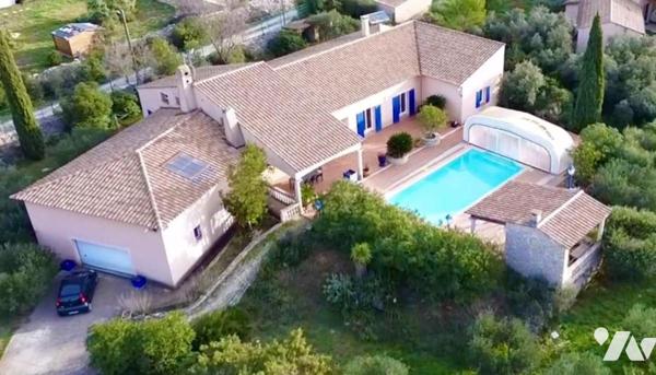 Villa avec piscine et garage