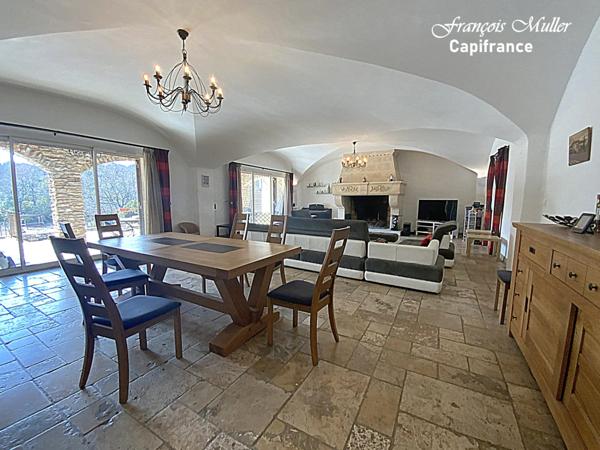 Propriété Gîtes et chambres d'hôtes 20 hA - 550 m2 à Banon