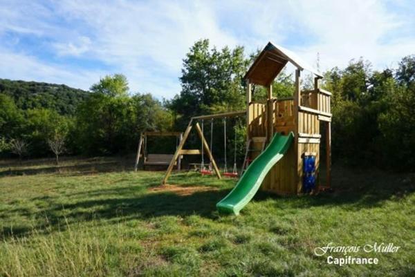 Propriété Gîtes et chambres d'hôtes 20 hA - 550 m2 à Banon