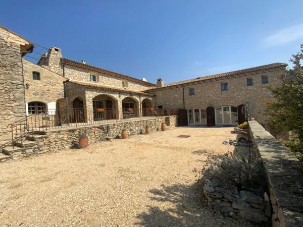 Propriété Gîtes et chambres d'hôtes 20 hA - 550 m2 à Banon