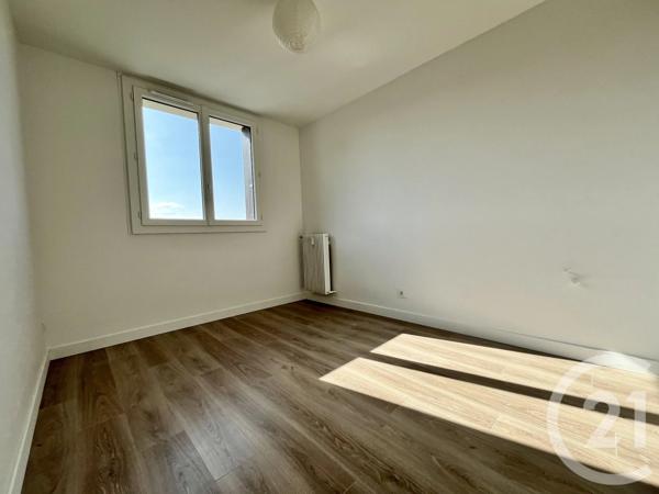 Appartement F5 à vendre  5 pièces - 92,80 m 2   BOURG LES VALENCE  - 26