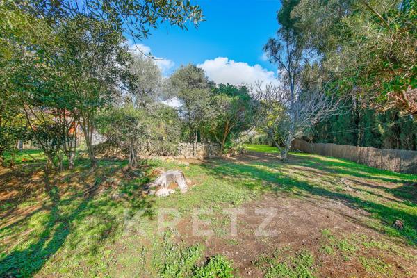 Sanary - Terrain plat 690 m² constructible - PC Villa 170 m²