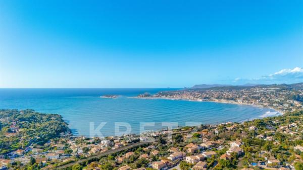 Sanary - Terrain plat 690 m² constructible - PC Villa 170 m²