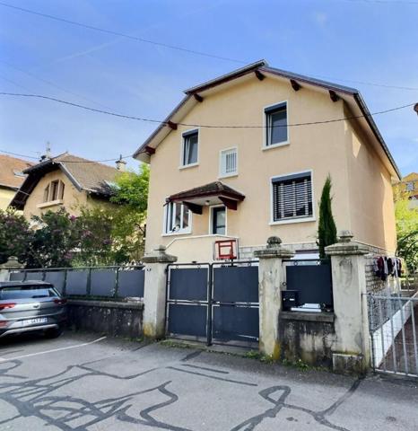 Maison Chambéry- secteur Bissy-8 pièces-184 m2 sur 400m2 de terrain