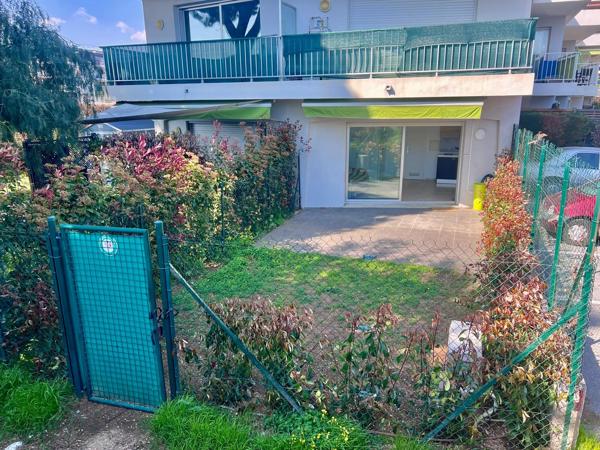 Studio en rez de jardin à 200m du port et de la mer
