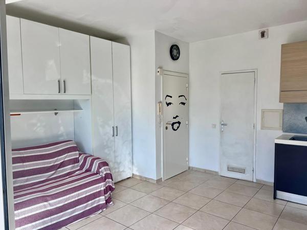 Studio en rez de jardin à 200m du port et de la mer