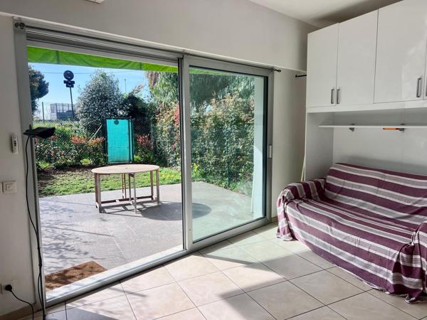 Studio en rez de jardin à 200m du port et de la mer