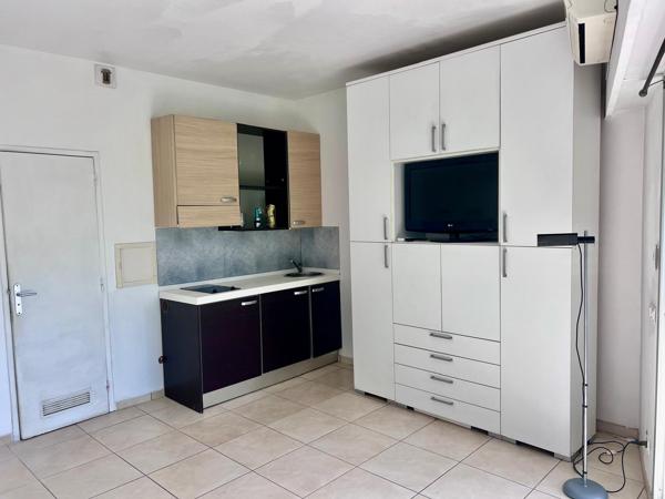 Studio en rez de jardin à 200m du port et de la mer