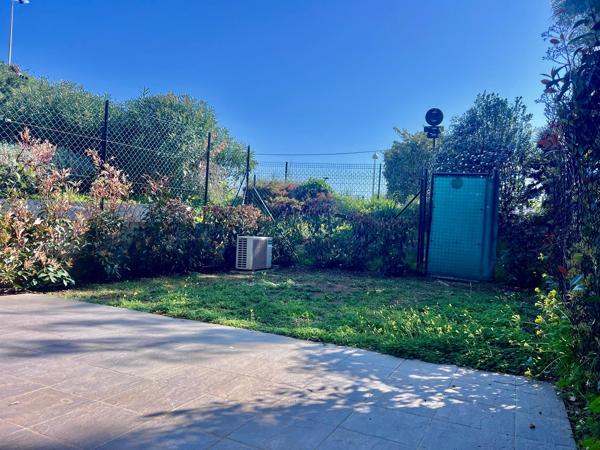 Studio en rez de jardin à 200m du port et de la mer
