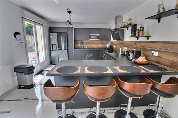 Maison Vaux Sur Seine 7 pièce(s) 165 m2 649 000 € **  - Référence  845