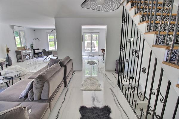 Maison Vaux Sur Seine 7 pièce(s) 165 m2 649 000 € **  - Référence  845