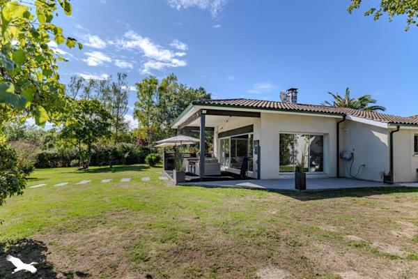 Maison à vendre |  Salleboeuf |  8 pièces | 301 m²