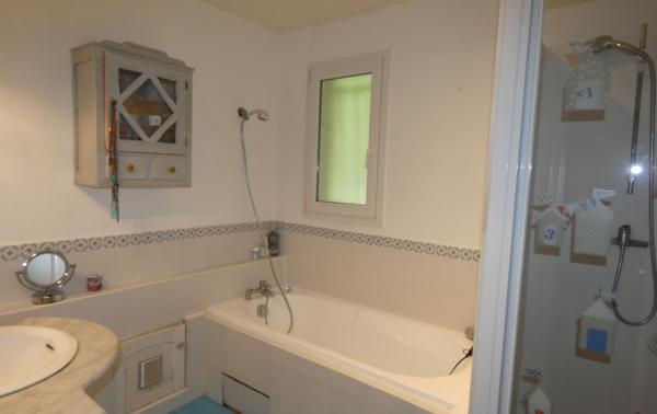 PROCHE SAUJON –LE CHAY – MAISON DE PLAIN PIED SUR UN TERRAIN CLOS D’ENVIRON 1.700 M²