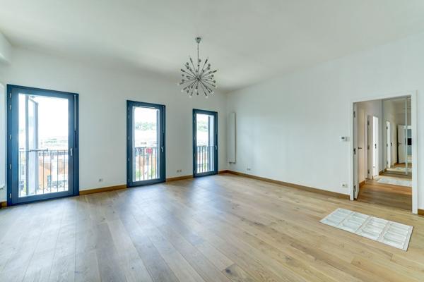 Appartement T3 avec vue sur la MArina - LYON