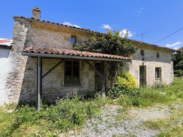 Maison champêtre à restaurer à Lezay