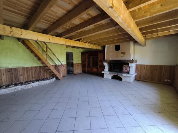 Maison champêtre à restaurer à Lezay