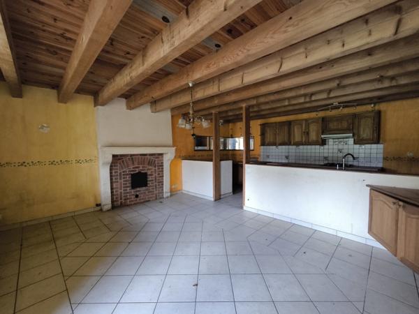 Maison champêtre à restaurer à Lezay