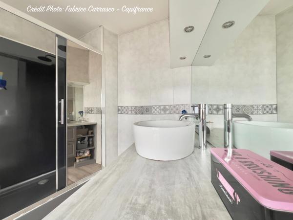Maison à vendre 6 pièces GERZAT (63) Centre-ville Maison familiale de caractère de 145 m² avec terrasse, toit-terrasse, cuisine d'été, garage et cave voûtée