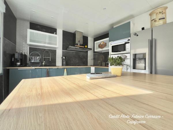 Maison à vendre 6 pièces GERZAT (63) Centre-ville Maison familiale de caractère de 145 m² avec terrasse, toit-terrasse, cuisine d'été, garage et cave voûtée