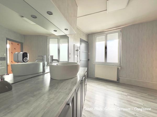 Maison à vendre 6 pièces GERZAT (63) Centre-ville Maison familiale de caractère de 145 m² avec terrasse, toit-terrasse, cuisine d'été, garage et cave voûtée