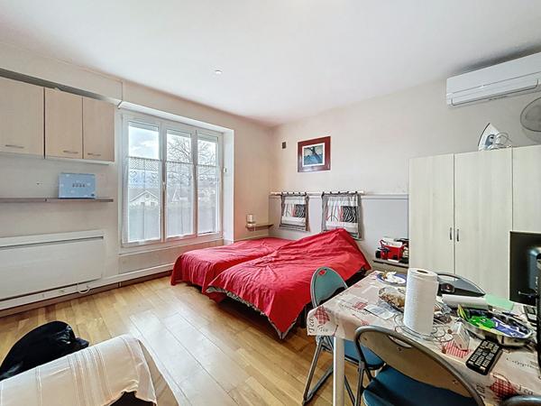 Appartement lumineux de 23,99 m², exposition Sud-Ouest à Aix-les-Bains avec stationnement