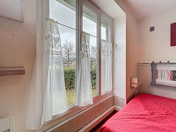 Appartement lumineux de 23,99 m², exposition Sud-Ouest à Aix-les-Bains avec stationnement