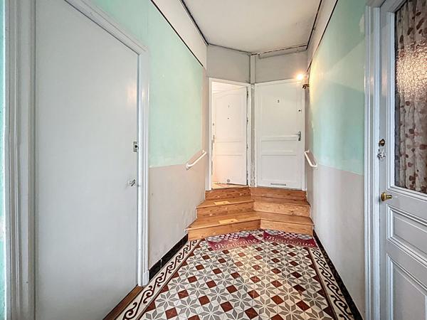 Appartement lumineux de 23,99 m², exposition Sud-Ouest à Aix-les-Bains avec stationnement