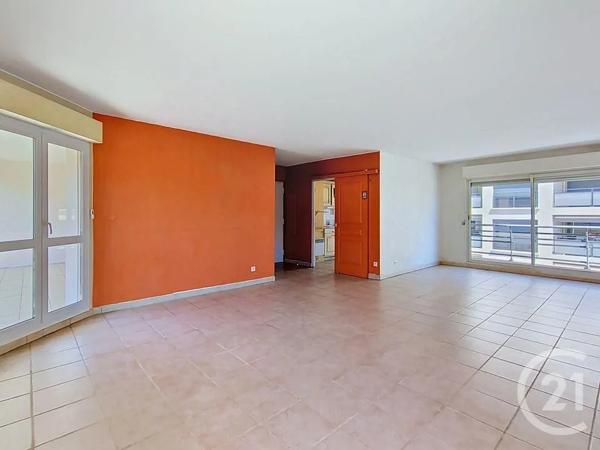 Appartement T4 à vendre  4 pièces - 102,36 m 2   ST RAPHAEL  - 83
